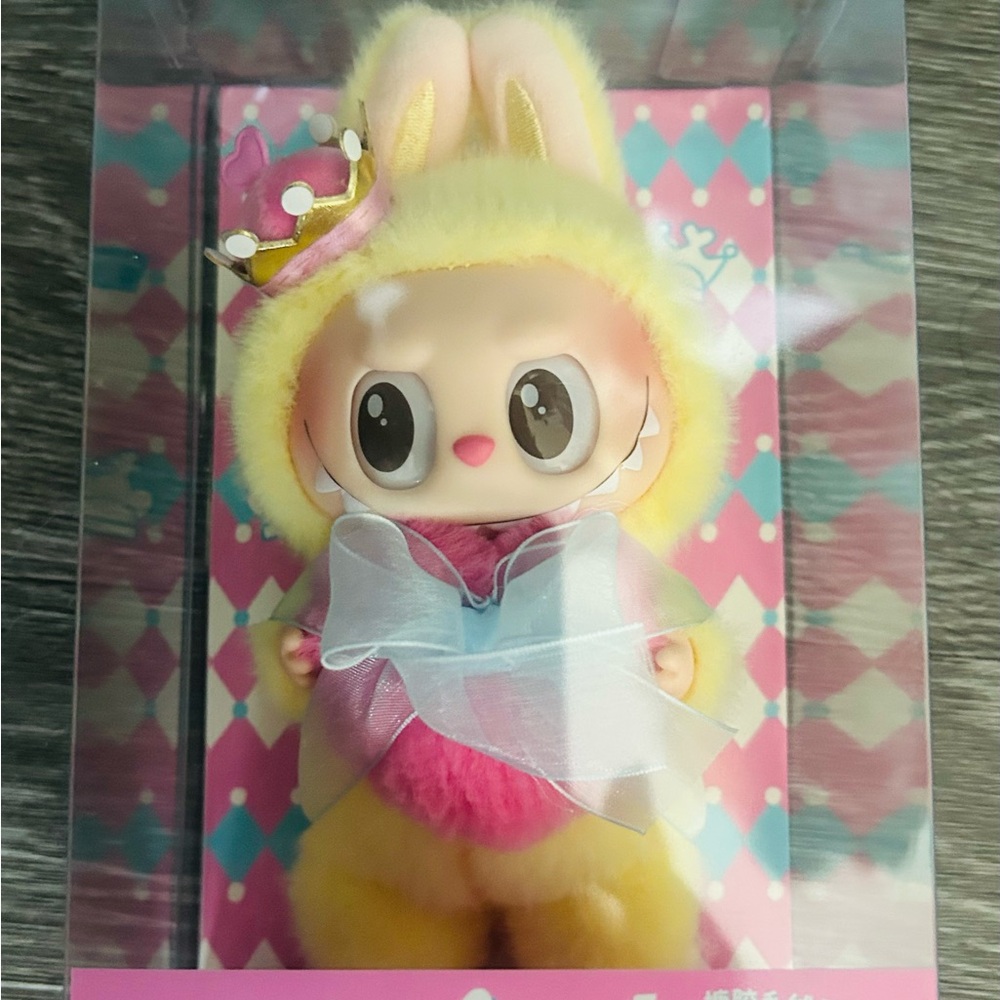 POP MART The Monsters Labubu Let's Checkmate Queen - Picture 2 of 3